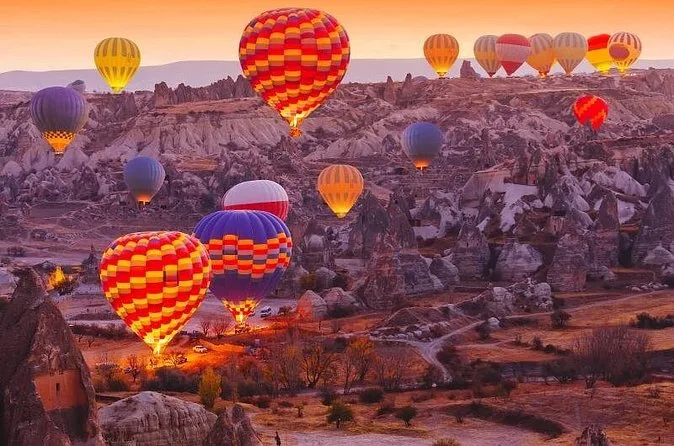 Skyway: vuelo en globo sobre las chimeneas de hadas